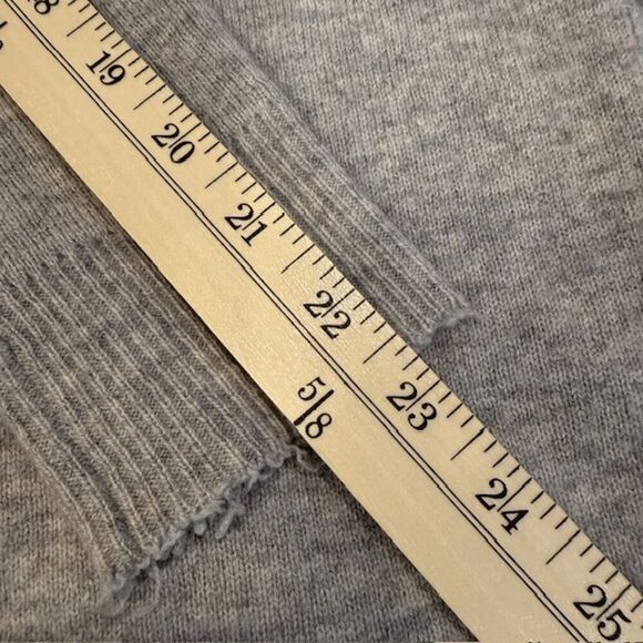 Intermix Wool Cashmere Blend Light Gray Sweater Asymmetric Fray Hem Size Small - Picture 10 of 11